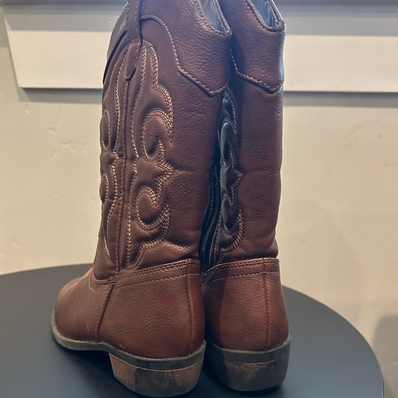 Cat and Jack boots size 13 - Picture 4 of 5